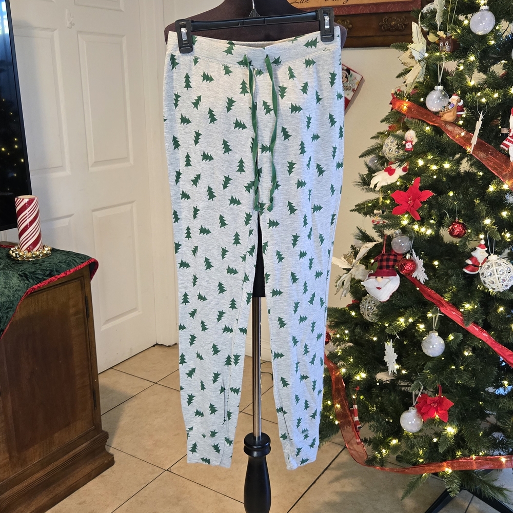 Novogratz Women's Gray and Green Pajama Set